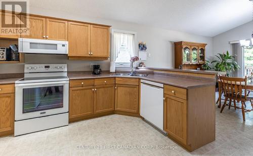18 - 20 Windemere Place, St. Thomas, ON - Indoor Photo Showing Kitchen With Double Sink
