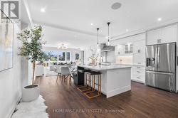 17 EARNSCLIFFE ROAD  Toronto, ON M6E 1J4