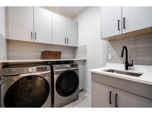 16850 106 Avenue, Surrey, BC - Indoor Photo Showing Laundry Room