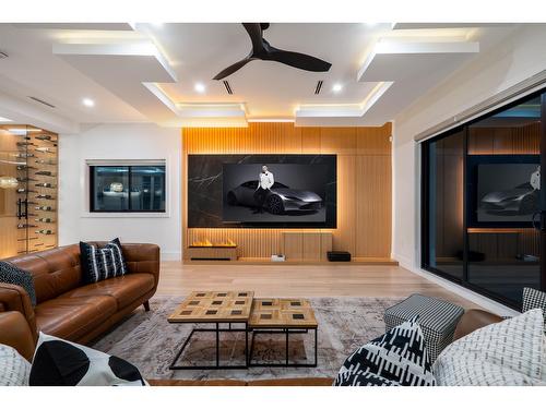 16850 106 Avenue, Surrey, BC - Indoor Photo Showing Living Room