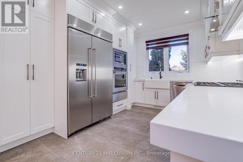 5230 Creditview Road, Mississauga, ON - Indoor Photo Showing Kitchen With Upgraded Kitchen