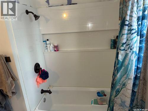 410 Miller Crescent E, Wynyard, SK - Indoor Photo Showing Bathroom