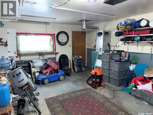 410 Miller Crescent E, Wynyard, SK - Indoor Photo Showing Garage