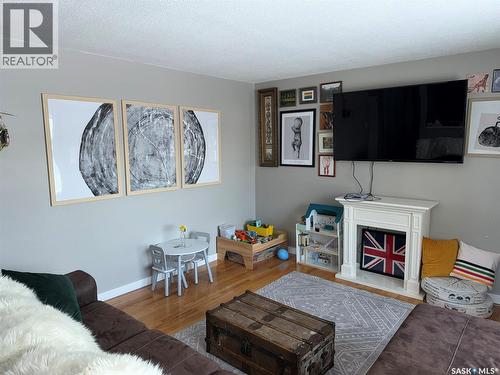 410 Miller Crescent E, Wynyard, SK - Indoor Photo Showing Living Room With Fireplace