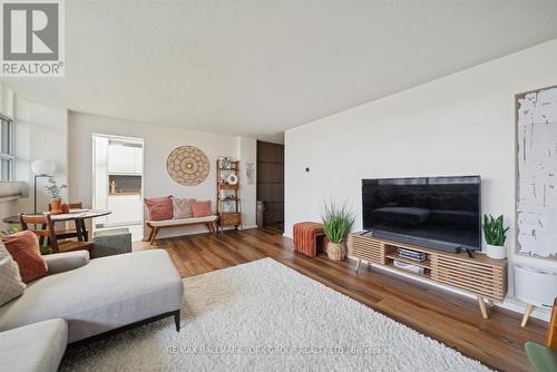103 - 715 Don Mills Road, Toronto, ON - Indoor Photo Showing Living Room