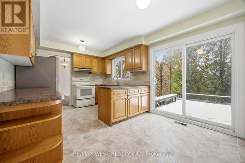 7350 Bendigo Circle, Mississauga, ON - Indoor Photo Showing Kitchen