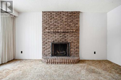 7350 Bendigo Circle, Mississauga, ON - Indoor Photo Showing Living Room With Fireplace