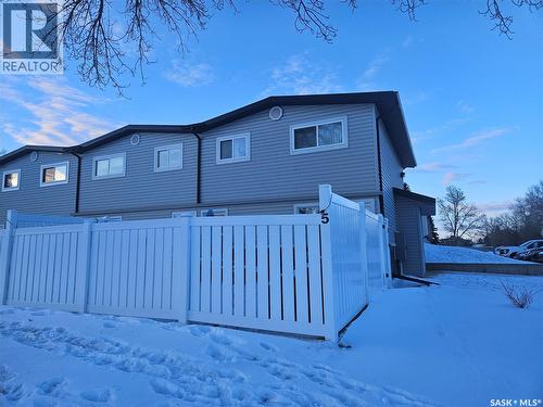 5 1292 Gordon ROAD  Moose Jaw, SK S6H 3E5
