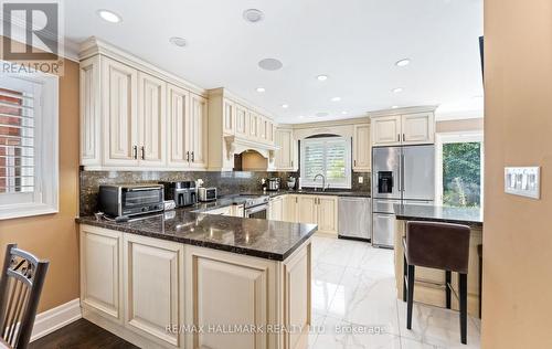 287 Andy Crescent, Vaughan, ON - Indoor Photo Showing Kitchen With Upgraded Kitchen