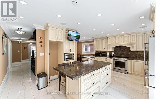 287 Andy Crescent, Vaughan, ON - Indoor Photo Showing Kitchen With Upgraded Kitchen