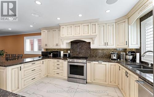 287 Andy Crescent, Vaughan, ON - Indoor Photo Showing Kitchen With Double Sink
