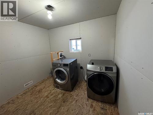 528 Duke Street, Imperial, SK - Indoor Photo Showing Laundry Room