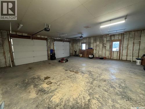 528 Duke Street, Imperial, SK - Indoor Photo Showing Garage