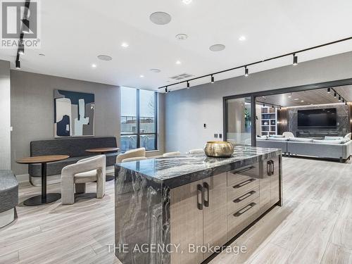 901 - 286 Main Street, Toronto, ON - Indoor Photo Showing Kitchen