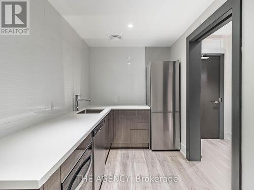 901 - 286 Main Street, Toronto, ON - Indoor Photo Showing Kitchen