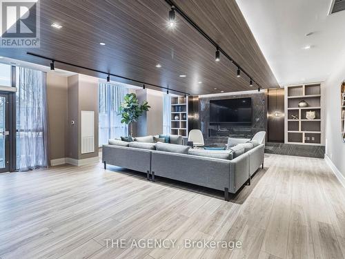 901 - 286 Main Street, Toronto, ON - Indoor