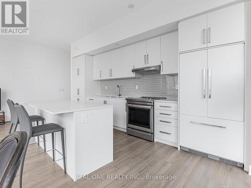 3405 - 5180 Yonge Street, Toronto, ON - Indoor Photo Showing Kitchen With Upgraded Kitchen