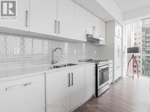 3405 - 5180 Yonge Street, Toronto, ON - Indoor Photo Showing Kitchen With Double Sink With Upgraded Kitchen