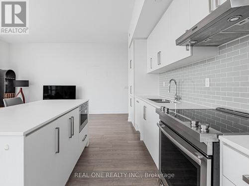 3405 - 5180 Yonge Street, Toronto, ON - Indoor Photo Showing Kitchen With Upgraded Kitchen