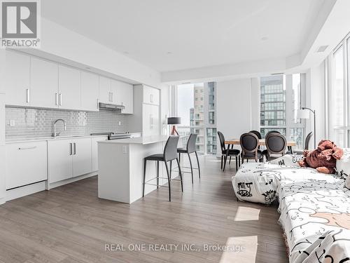 3405 - 5180 Yonge Street, Toronto, ON - Indoor Photo Showing Kitchen