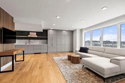 701 Rue de la Commune E.  Montréal (Ville-Marie), QC H2Y 4A2