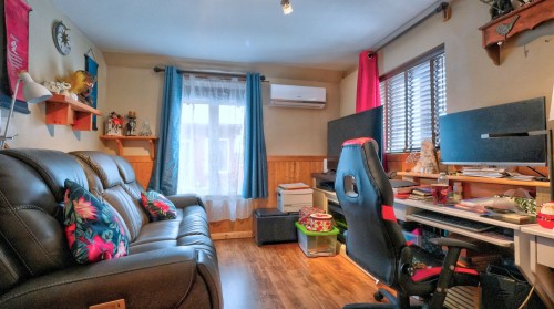 Salle familiale - 1395 8E Avenue, Saint-Georges, QC - Indoor Photo Showing Living Room