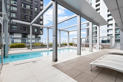 Pool - 2303-1050 Rue Drummond, Montréal (Ville-Marie), QC - Indoor Photo Showing Other Room With In Ground Pool