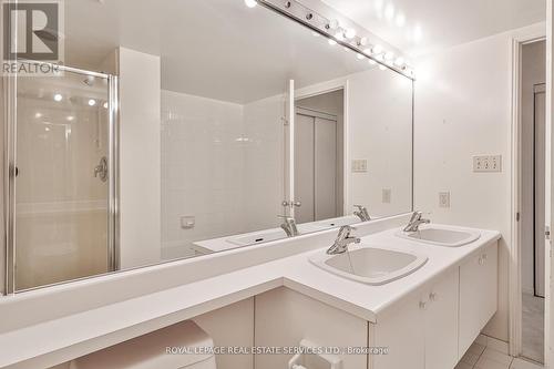 611 - 2269 Lake Shore Boulevard W, Toronto, ON - Indoor Photo Showing Bathroom