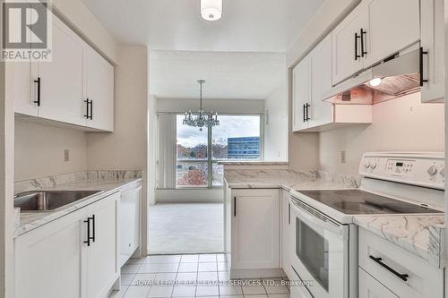 611 - 2269 Lake Shore Boulevard W, Toronto, ON - Indoor Photo Showing Kitchen
