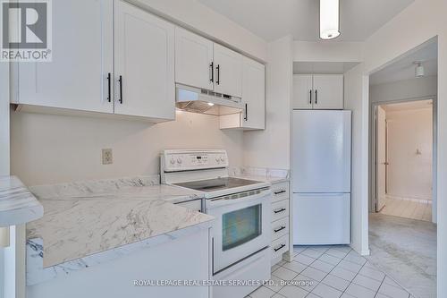 611 - 2269 Lake Shore Boulevard W, Toronto, ON - Indoor Photo Showing Kitchen