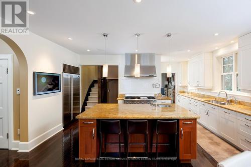 75 Queen Street, Guelph, ON - Indoor Photo Showing Kitchen With Double Sink With Upgraded Kitchen