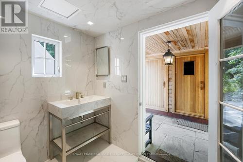 75 Queen Street, Guelph, ON - Indoor Photo Showing Bathroom