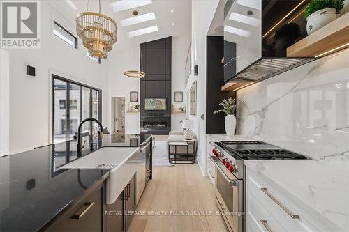 234 Walby Drive, Oakville, ON - Indoor Photo Showing Kitchen With Upgraded Kitchen