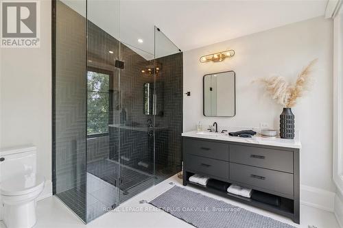 234 Walby Drive, Oakville, ON - Indoor Photo Showing Bathroom