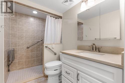 809 - 3 Marine Parade Drive, Toronto, ON - Indoor Photo Showing Bathroom