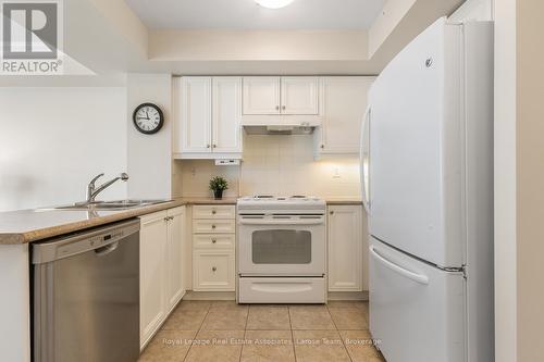809 - 3 Marine Parade Drive, Toronto, ON - Indoor Photo Showing Kitchen With Double Sink