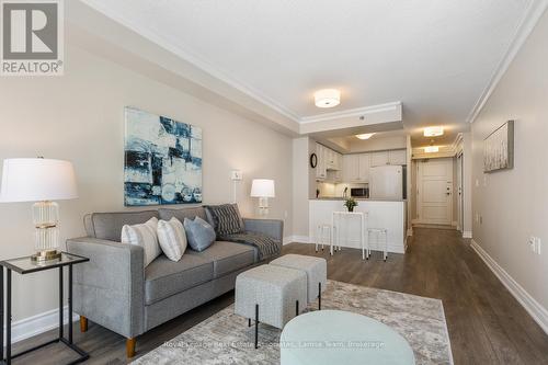 809 - 3 Marine Parade Drive, Toronto, ON - Indoor Photo Showing Living Room