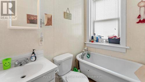 Unit B - 54 St David Street, Goderich (Goderich (Town)), ON - Indoor Photo Showing Bathroom