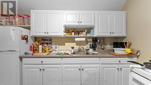 Unit A - 54 St David Street, Goderich (Goderich (Town)), ON - Indoor Photo Showing Kitchen