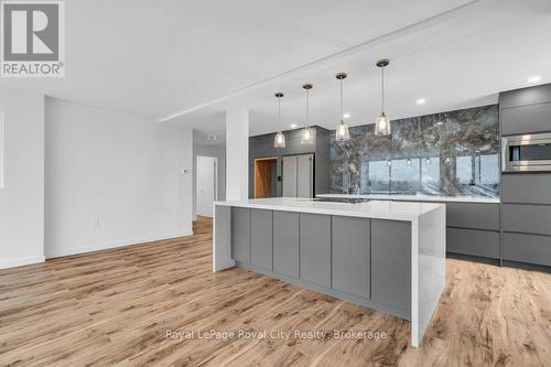 511 - 19 Woodlawn Road E, Guelph (Riverside Park), ON - Indoor Photo Showing Kitchen With Upgraded Kitchen