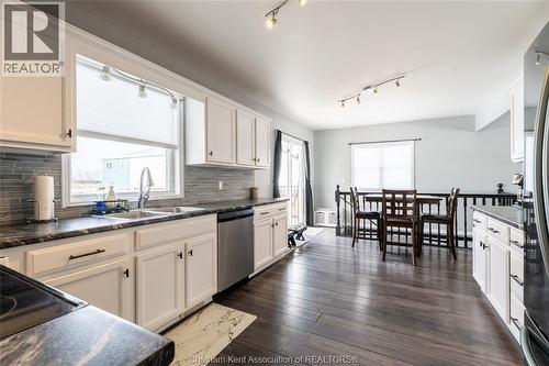 29006 Sharrow Road, Wabash, ON - Indoor Photo Showing Kitchen With Double Sink