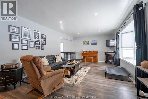 29006 Sharrow Road, Wabash, ON - Indoor Photo Showing Living Room