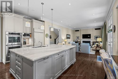 260 St Leonards Avenue, Toronto, ON - Indoor Photo Showing Kitchen With Upgraded Kitchen