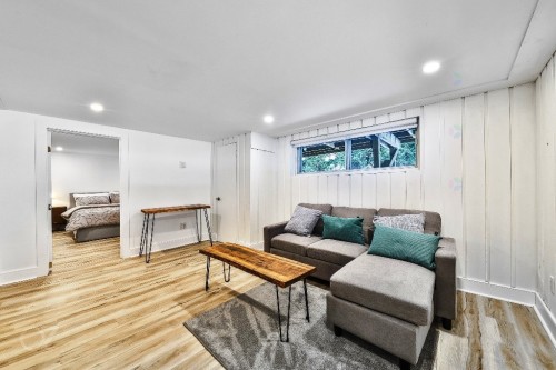 Salle familiale - 25 Ch. De L'Île-De-Mai, Boisbriand, QC - Indoor Photo Showing Other Room