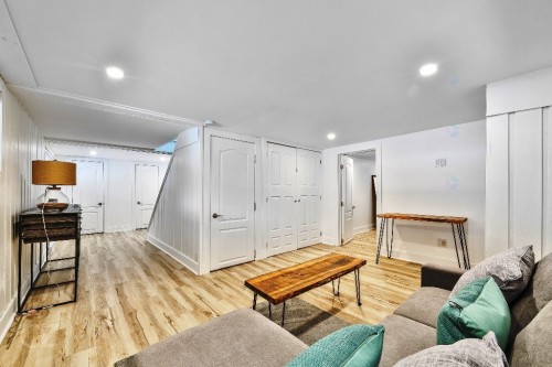 Salle familiale - 25 Ch. De L'Île-De-Mai, Boisbriand, QC - Indoor Photo Showing Living Room