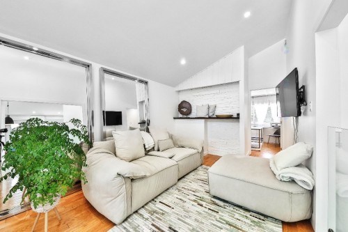 Salon - 25 Ch. De L'Île-De-Mai, Boisbriand, QC - Indoor Photo Showing Living Room