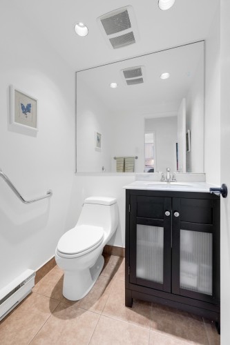 Salle d'eau - 5627 Ch. Merrimac, Côte-Saint-Luc, QC - Indoor Photo Showing Bathroom