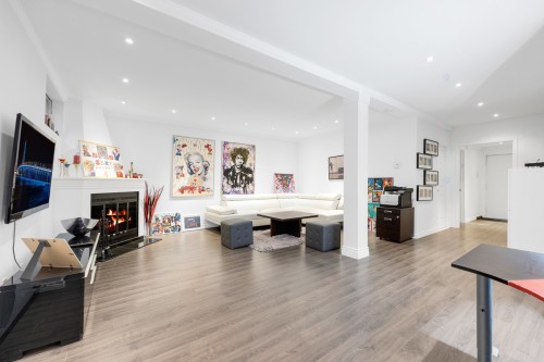 Salle familiale - 5627 Ch. Merrimac, Côte-Saint-Luc, QC - Indoor Photo Showing Living Room With Fireplace