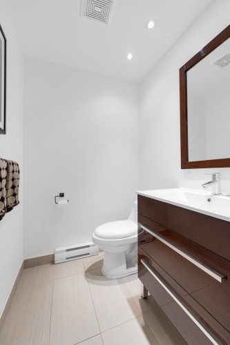 Salle d'eau - 5627 Ch. Merrimac, Côte-Saint-Luc, QC - Indoor Photo Showing Bathroom