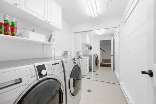 Salle de lavage - 5627 Ch. Merrimac, Côte-Saint-Luc, QC - Indoor Photo Showing Laundry Room